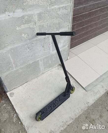 Трюковой самокат zorg