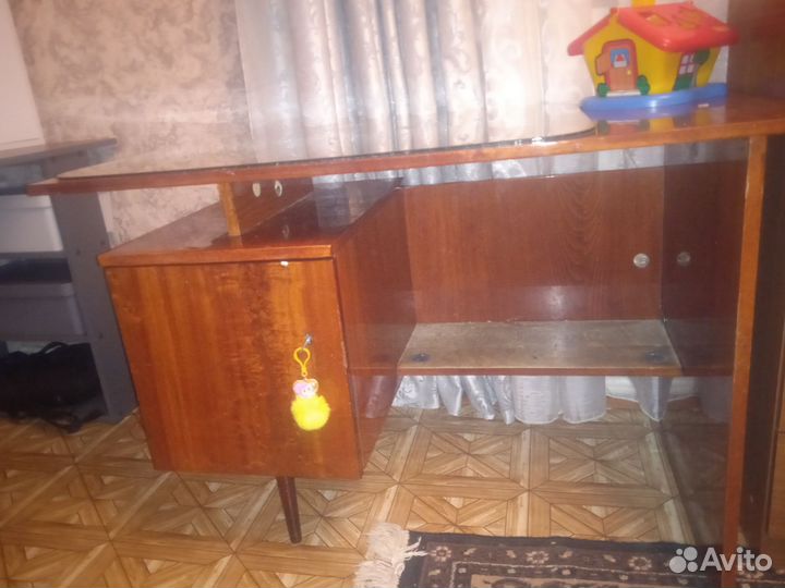 Письменный стол для школьника