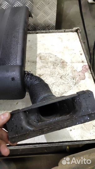 Накладка двигателя Volkswagen Golf 5