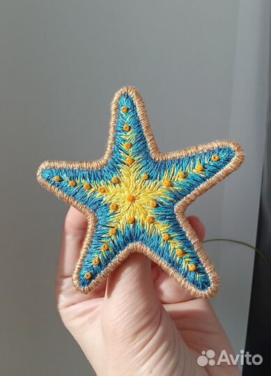 Броши амигуруми и вышитые гладью