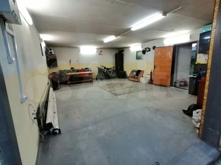 Гараж, > 30 м²