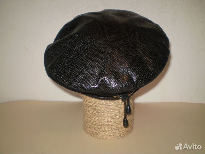 Берет кожаный утепленный женский