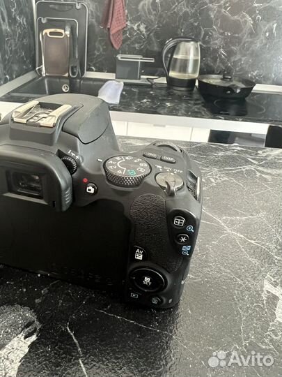 Зеркальный фотоаппарат canon eos 200d body