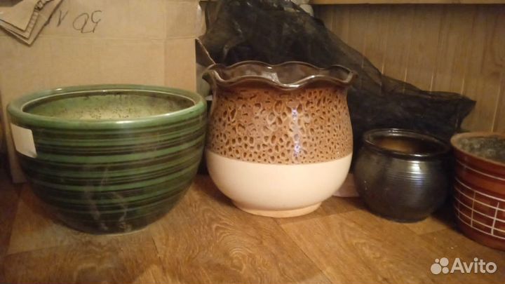 Глиняные горшки под цветы. Кашпо