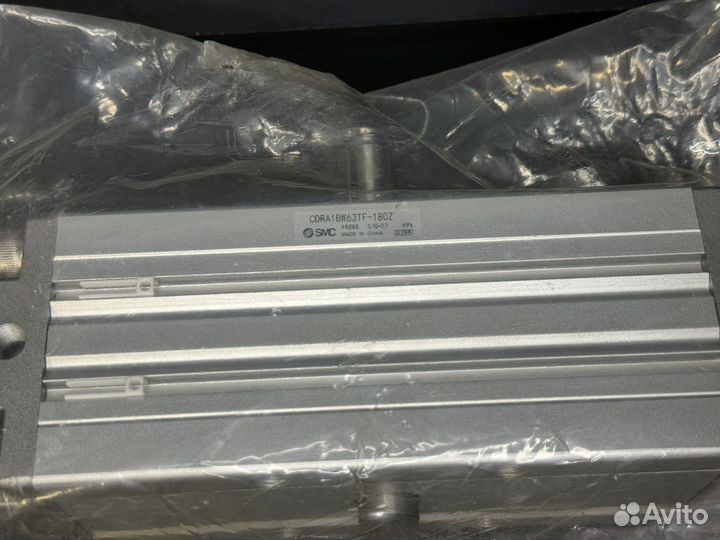 Цилиндр SMC cdra1BW63TF-180Z