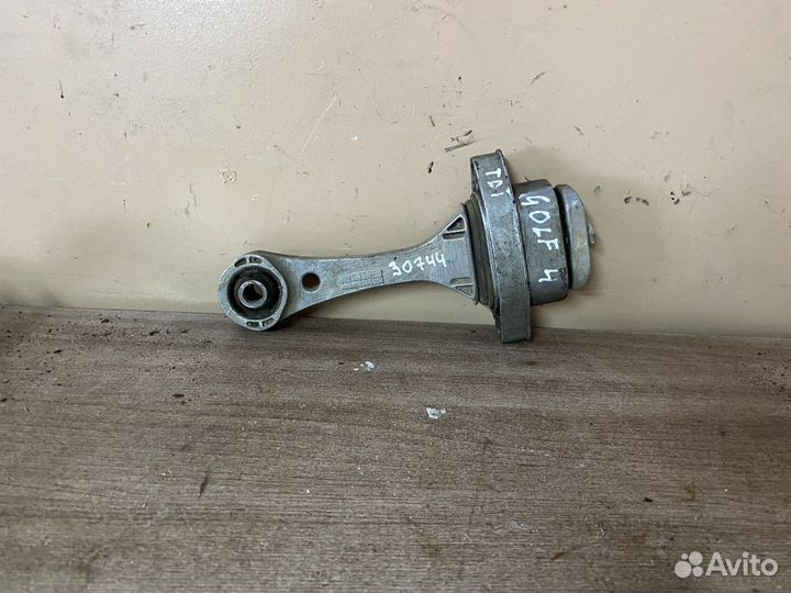 Опора двигателя задняя Golf 4 A3 Octavia