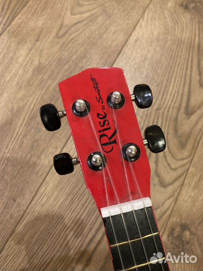 Укулеле Rise США с принтом красная