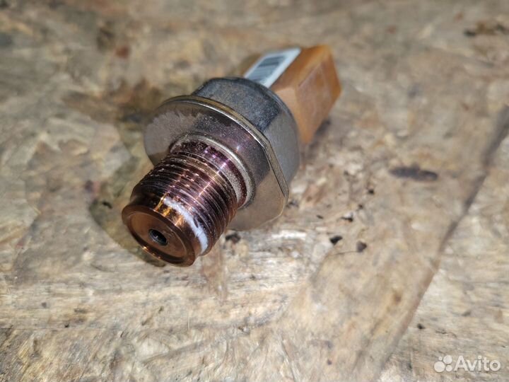 Датчик давления топлива Volkswagen Amarok 2014