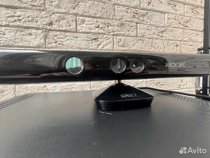 Xbox 360 120gb + kinect + 2 геймпада + 35 игр