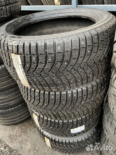Michelin X-Ice North 2 265/45 R20 и 295/40 R20