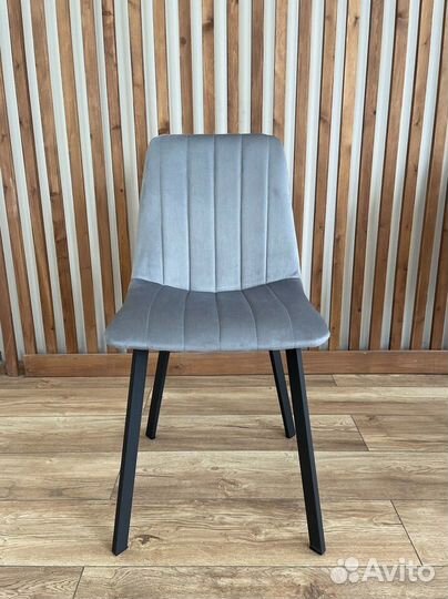 Стулья новые. Чарли