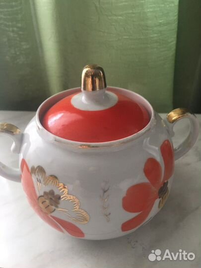 Сахарница и молочник