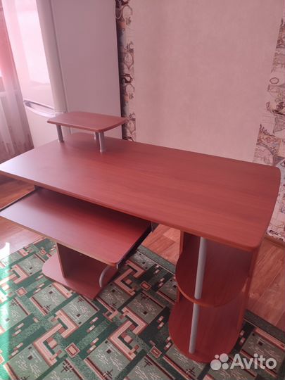 Продам компьютерный стол