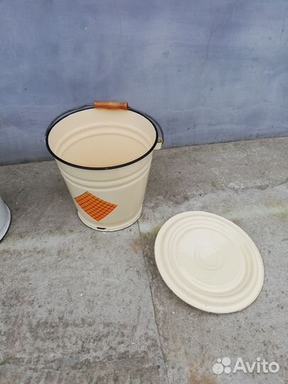 Эмалированное ведро с крышкой. СССР