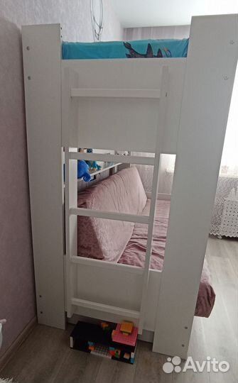 Кровать двухьярусная
