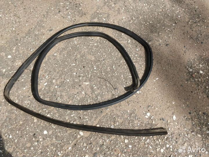 Уплотнительная резинка проема сдвижной двери vw t4