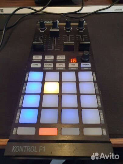 Dj контроллер traktor kontrol f1