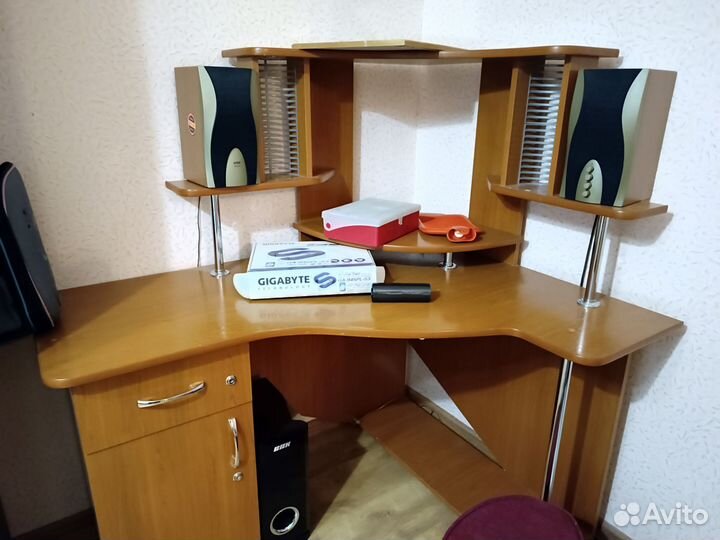 Компьютерный стол