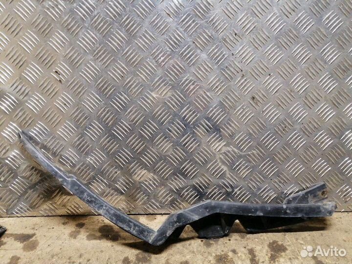 Кронштейн бампера передний левый Skoda Octavia A5