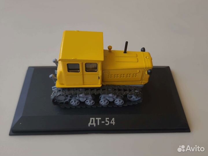 Модель трактора