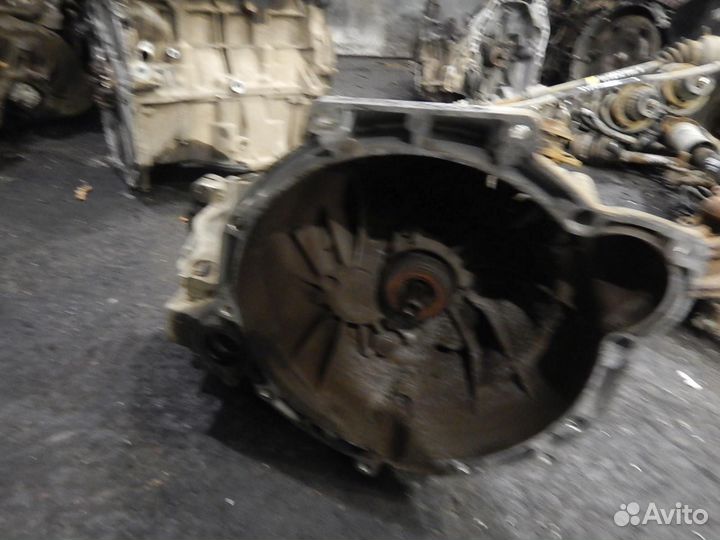 МКПП (механическая коробка переключения передач) F