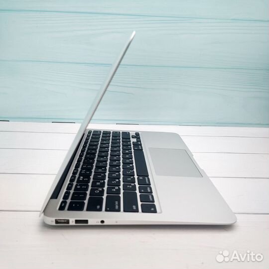 Apple MacBook Air 11 2011