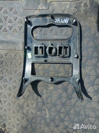 Накладка центральная Лада Ларгус