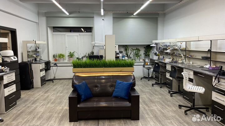 Аренда зуботехнического стола, зубной техник