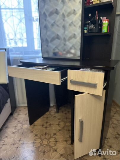 Стол туалетный