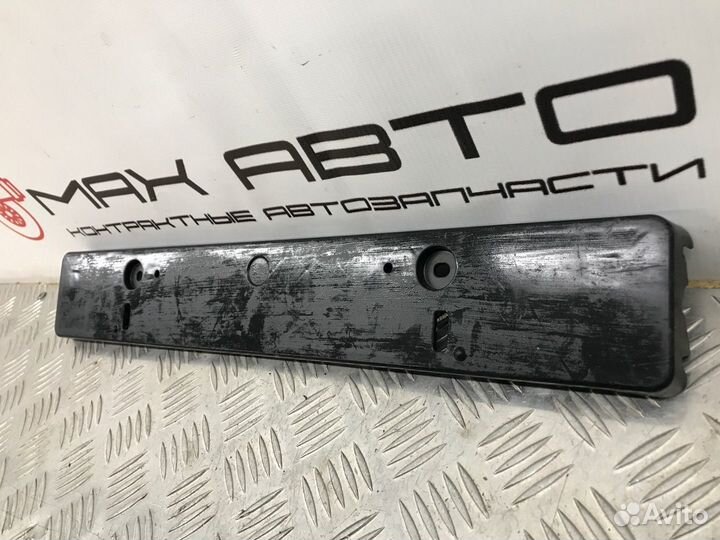 Б/У площадка номера (накладка ) передний Toyota