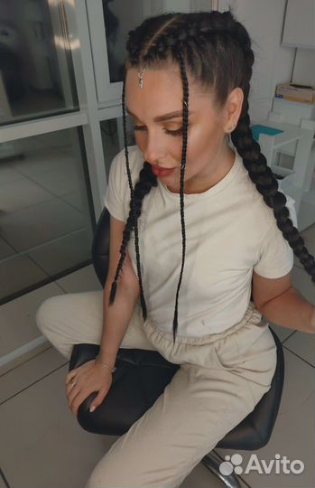 Модель на афрохвост