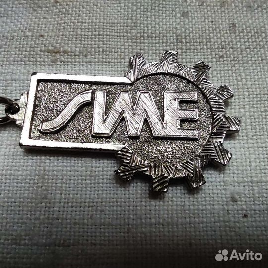 Брелок и бейдж