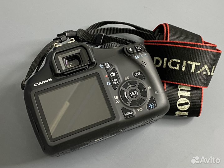 Canon EOS 1100D Kit 18-55mm 17.000 кадров