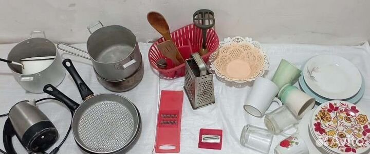 Много разной посуды цена за всю