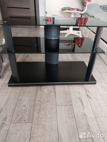 Стеклянная тумба под тв