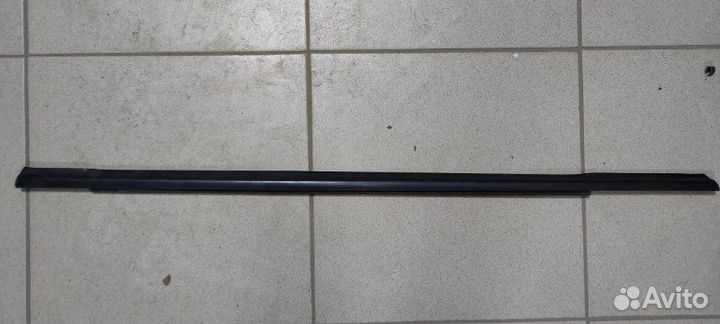 Молдинг стекла задний левый Kia Sorento XM