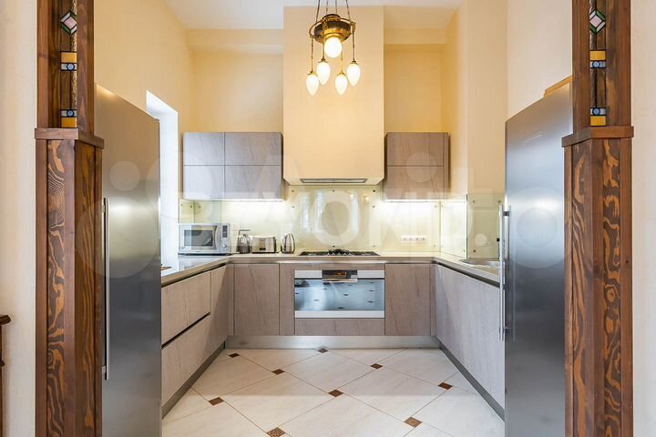 Дом 391,5 м² на участке 22,7 сот.