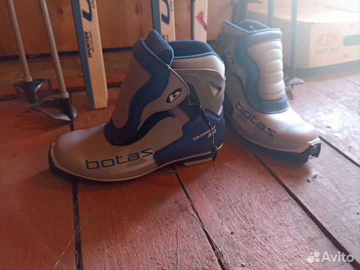 Беговые гоночные лыжи