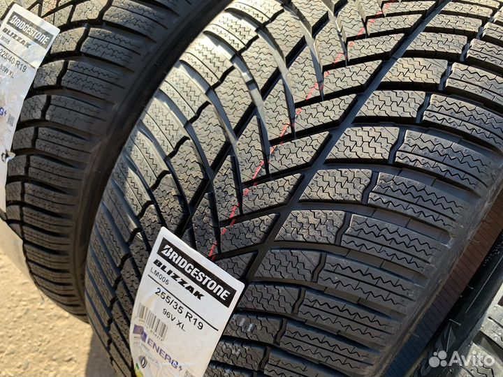 Bridgestone Blizzak LM-005 225/40 R19 и 255/35 R19