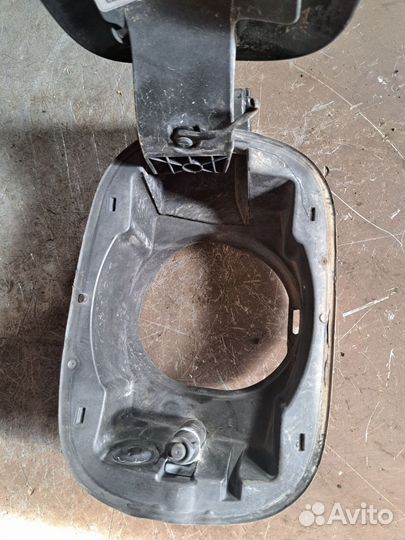 Лючок бензобака Audi A6 C6