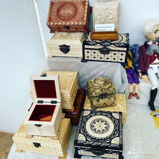 Шкатулки из дерева резные