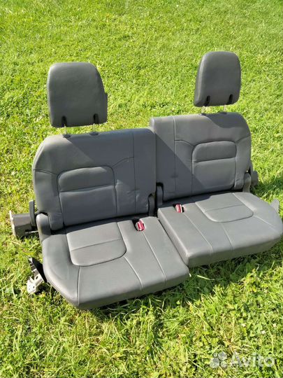 3-й ряд сидений Toyota Land Cruiser 200