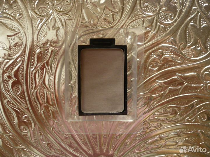 Тени для век почти новые