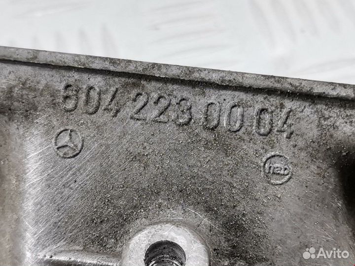 Кронштейн двигателя Mercedes-Benz E-Класс