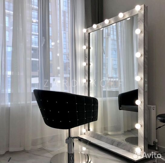 Гримерное зеркало с подсветкой