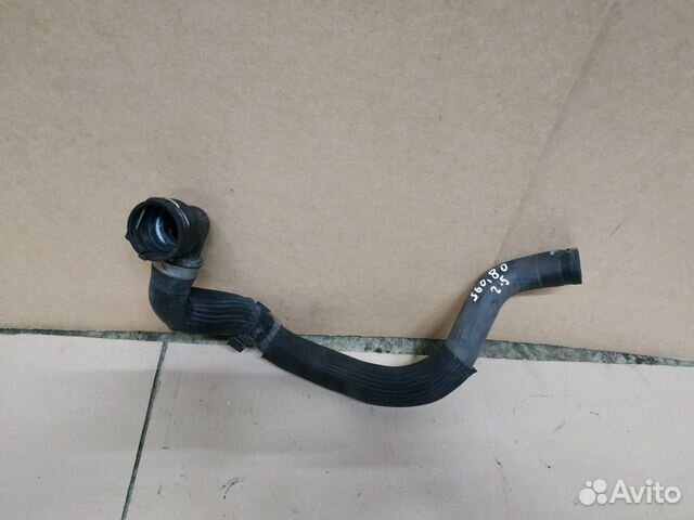 Вольво S60 S80 патрубок охлаждения правый 31319754