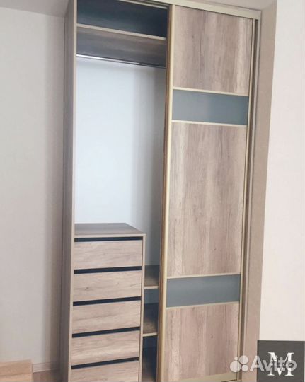 Шкаф с зеркалом