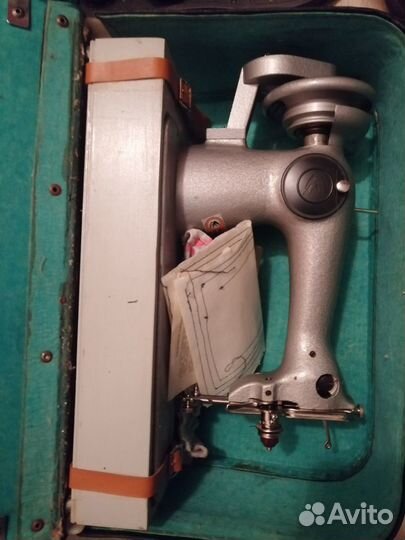 Машина швейная 2м-34 с ручным приводом в футлярепр