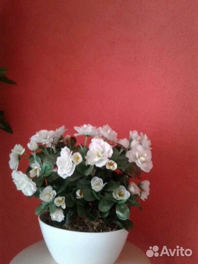 Азалия. Искусственый цветок. В кашпо
