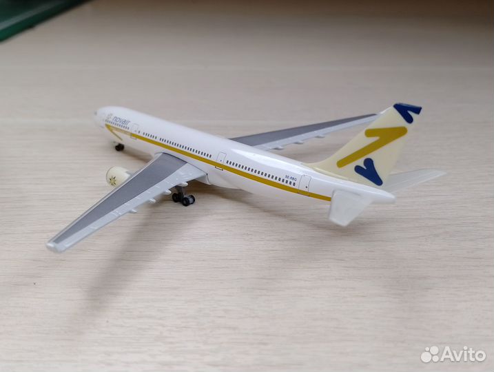 A24) Самолёт в коробке. Airbus A330-200 